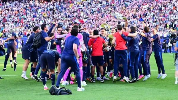 Paraguaylı futbolcuların Almanya'yı eledikten sonra sevinç gösterileri