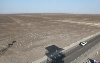 Peru'da Nazca Çizgileri Üzerinde Tur Uçağı Düştü: 13 Kişi Hayatını Kaybetti