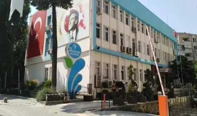 Peş Peşe Operasyonlar: İBB, Üsküdar ve Denizli Merkezefendi Belediyeleri'nde Şafak Baskınları