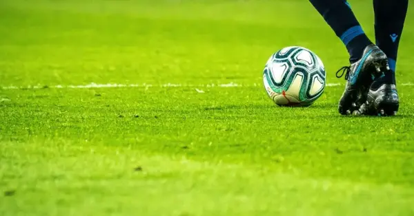 Brentford oyuncuları Chelsea maçında gol sevinci yaşıyor