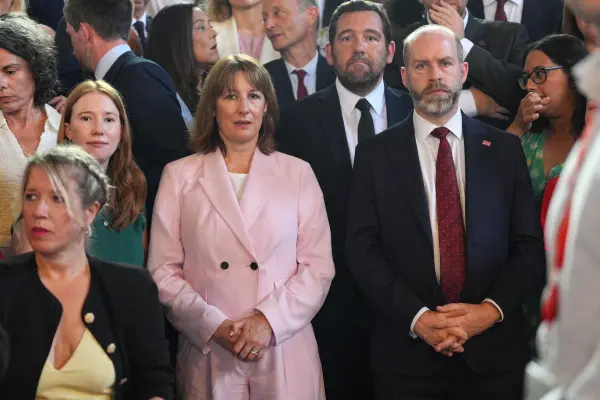 Rachel Reeves, Britanya Ticaret Odaları konferansında konuşurken