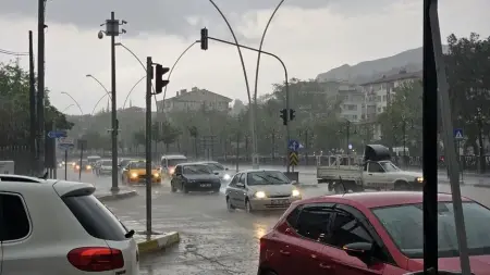 Çankırı'da sağanak sonrası sular altında kalan yol
