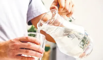 Sağlık Bakanlığı'ndan Sıcak Hava Uyarısı: Su Tüketimi ve Beslenme Alışkanlıkları Hayati Önem Taşıyor