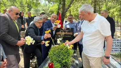 Şair ve Yazar Abdurrahim Karakoç, Vefatının 14. Yıl Dönümünde Kabri Başında Anıldı