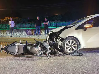Sakarya'da Korkunç Kaza: Otomobil ile Motosiklet Kafa Kafaya Çarpıştı, Sürücü Yaralandı