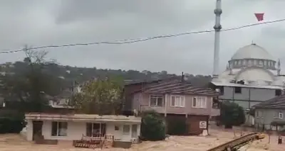 Karasu'da sel sonrası sular altında kalan sokaklar ve evler