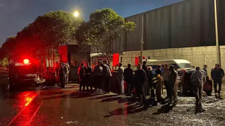 Samsun'daki demir çelik fabrikasında yüksek gerilim hattı kazası sonucu hayatını kaybeden işçileri temsil eden dramatik görsel.