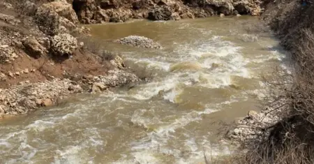 Şanlıurfa'da suya giriş yasağını gösteren uyarı işareti