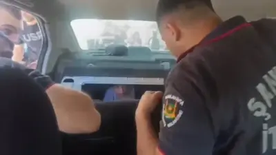 Şanlıurfa'da Otomobil Bagajında Mahsur Kalan Çocuk İtfaiye Ekiplerince Kurtarıldı