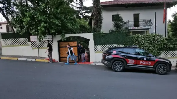 Sarıyer'deki özel okulda yaşanan silahlı saldırı sonrası polis incelemesi.
