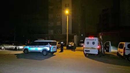 Adana'da 3. kattan düşerek ölen kadının bulunduğu olay yeri