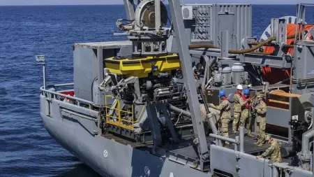 Silivri açıklarında batan geminin mürettebatını arama çalışmaları