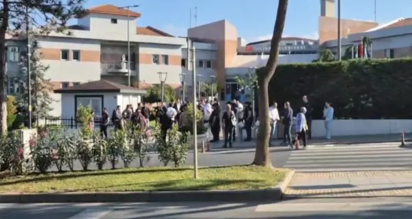 Silivri Belediyesi önünde polis ekipleri