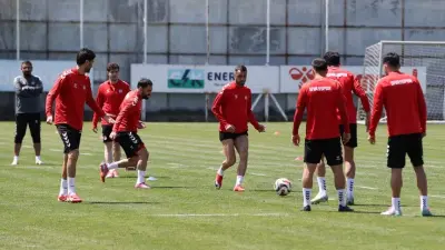 Sivasspor'da Yönetim Belirsizliği Tırmanıyor: Divan Kurulu Aday Arayışlarını Yoğunlaştırdı