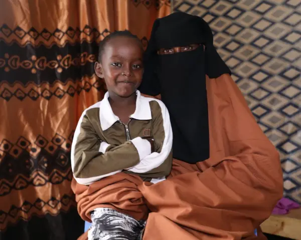 Somali'de ABD hava saldırısında yaralanan Abdiqadir Salah ve annesi Marian Haji Abdi Guled