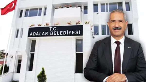 Adalar Belediyesi'ne düzenlenen operasyon sonrası polis araçları ve görevliler