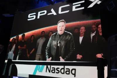 SpaceX Tarihi Bir Hamleyle Halka Arz Oldu: Elon Musk Trilyon Dolar Kulübüne Girdi