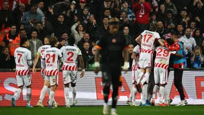 Süper Lig'de Şok! Samsunspor, Galatasaray'ı Farklı Mağlup Etti: Aslan'a Ağır Darbe!