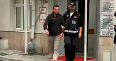Süper Lig hakemi Yasin Kol'un emniyette ifade verirken çekilmiş bir fotoğrafı