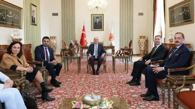 TBMM Başkanı Numan Kurtulmuş ve Almanya-Türkiye Parlamentolar Arası Dostluk Grubu Başkanı Serdar Yüksel'in tokalaşması