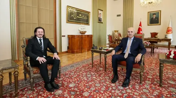 TBMM Başkanı Numan Kurtulmuş ve Kuzey Makedonya Kültür ve Turizm Bakanı Sedat Süleymani'nin tokalaşması