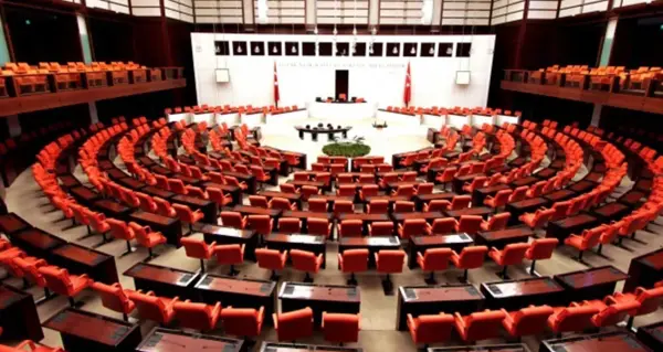 TBMM yerleşkesi giriş kapıları ve güvenlik görevlileri