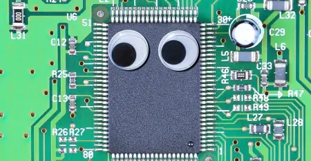Robotik kol ev işlerini yaparken veri topluyor