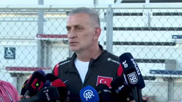 TFF Başkanı İbrahim Hacıosmanoğlu, A Milli Takım antrenmanı öncesi basın toplantısı