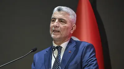 Ticaret Bakanı Ömer Bolat açıklama yaparken