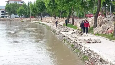 Tokat'ta taşkın riski nedeniyle eğitime ara verilen okul ve köy görüntüsü