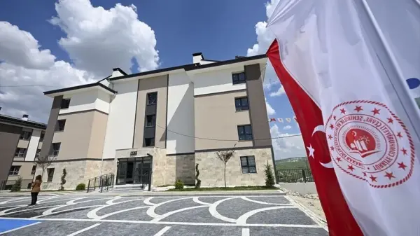 TOKİ tarafından inşa edilmiş modern bir konut projesinin dış görünümü