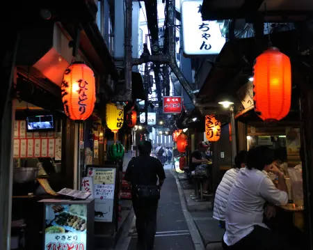 Tokyo Shinjuku'da kısa dönemli kiralama yasağını gösteren bir görsel