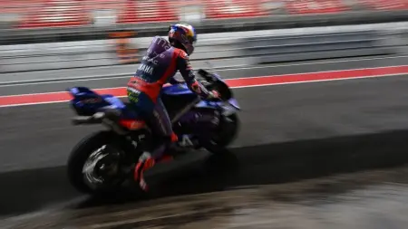 Toprak Razgatlıoğlu motosiklet yarışı sırasında