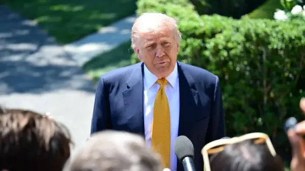 ABD Başkanı Donald Trump, gazetecilere açıklama yapıyor.