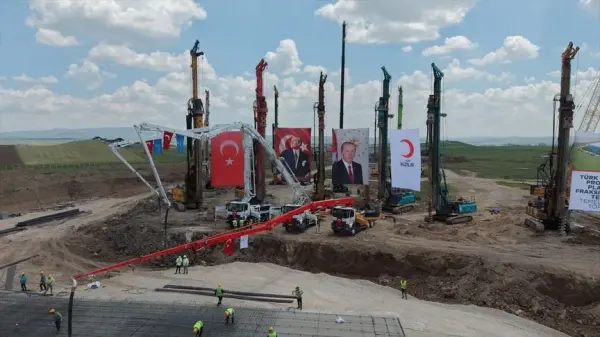 Türk Kızılay Protürk Plazma İlaç Tesisi'nin temel atma töreninden bir görüntü.