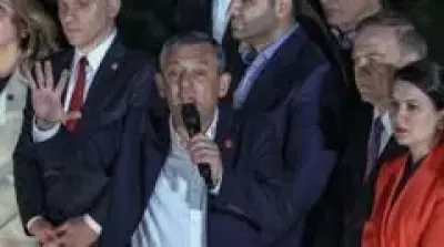 Türk Muhalefeti, Liderlerini Görevden Alan Mahkeme Kararına Karşı Mücadele Ediyor