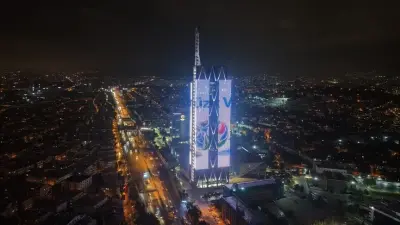 Türk Telekom Genel Müdürlük binası COP31 için "Yarına Sözümüz Var" mesajıyla aydınlatıldı