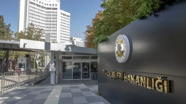 Kanada'daki askeri üste patlama ve yangın sonrası acil durum ekipleri