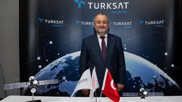 Türkiye'nin milli atomik zaman merkezini temsil eden yüksek teknoloji ekipmanları ve uydu antenleri.
