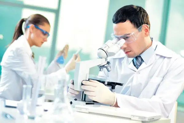 Türkiye'de klinik araştırma laboratuvarında çalışan bilim insanları