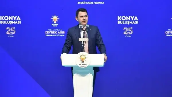 Çevre, Şehircilik ve İklim Değişikliği Bakanı Murat Kurum'un Konya'daki 'Konya Buluşmaları' etkinliğinde konuşurken çekilmiş fotoğrafı.