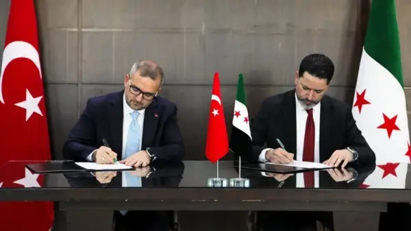 Türkiye ve Suriye Merkez Bankası başkanları anlaşma imzalarken