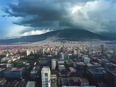 Türkiye'yi İkiye Bölen Hava Durumu: Batıda Kavurucu Sıcaklar, Doğuda Sel Tehdidi