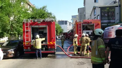 Tuzla'da 4 Katlı Binanın Çatısında Çıkan Yangın Kontrol Altına Alındı