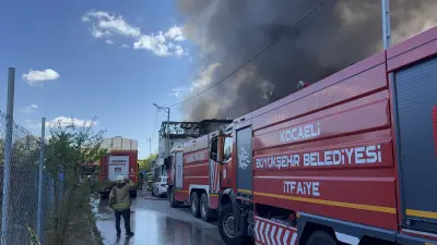 Tuzla'da Büyük Lojistik Depo Yangını: Kimyasal Patlamalar Endişe Yaratıyor