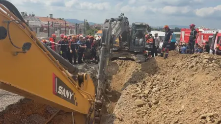 Tuzla'da İnşaat Alanında Meydana Gelen Toprak Kayması ve Kurtarma Çalışmaları