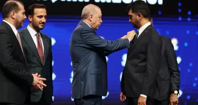 Üç Belediye AK Parti Saflarına Katıldı: Erdoğan Rozetleri Taktı