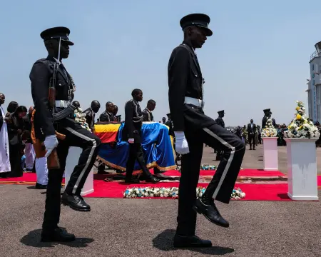 Uganda'daki Tooro Krallığı'nın merhum kralı Oyo Nyimba Kabamba Iguru Rukidi IV'ün cenaze töreni sırasında yaşanan veraset tartışması.