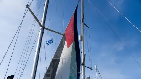 Uluslararası sularda seyreden insani yardım gemileri ve deniz kuvvetleri unsurları