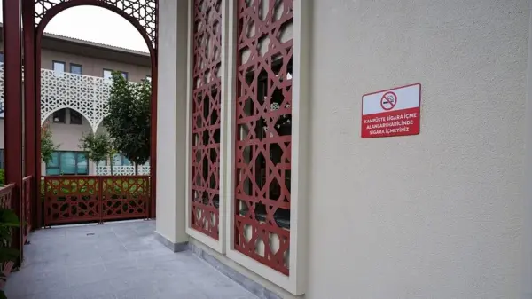 Dumansız kampüs uygulamasının yapıldığı bir üniversite yerleşkesi
